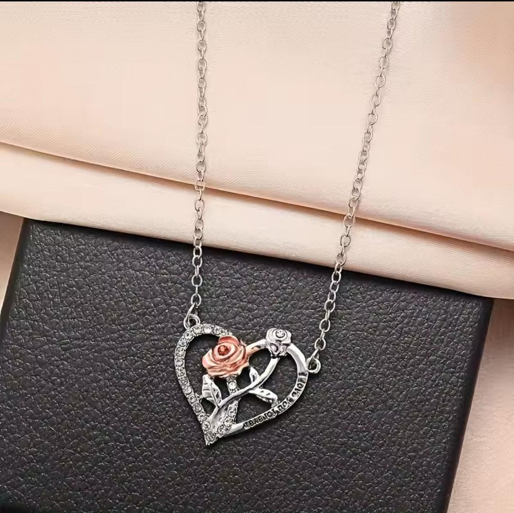 Collar con colgante de corazón elegante, para mujer inoxidable